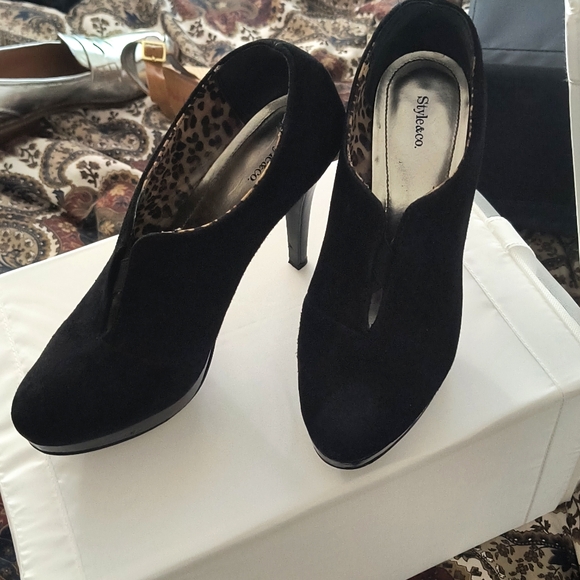 Style and company, size 6.5 Women's heeled booties - Picture 1 of 4